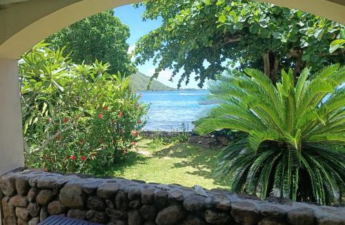 Pihaena House | La PERLE de MOOREA Suite Parentale BORD DE LAGON baie d'OPUNOHU