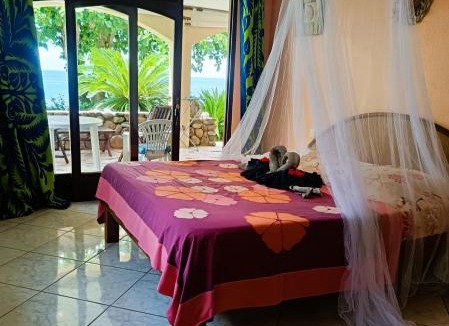 Pihaena House | La PERLE de MOOREA Suite Parentale BORD DE LAGON baie d'OPUNOHU