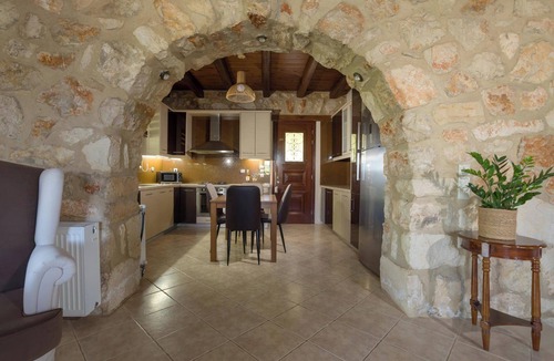 Neromilos Villa | La Vite - Three Bedroom Villa, Sleeps 6
