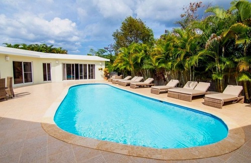 Sosua Villa | Large 6BD guest-friendly villa with private pool and garden, free bus to town