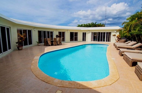 Sosua Villa | Large 6BD guest-friendly villa with private pool and garden, free bus to town