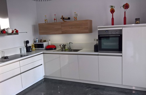 Mikri Mantineia House | Large, fully equipped HiTec vacation apartment close to the beach