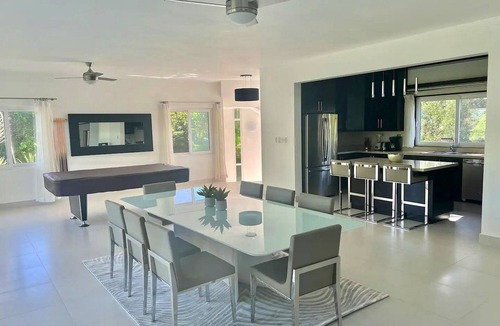 Urbanizacion Tavarez Villa | Large guest-friendly luxury party villa in downtown Sosua!