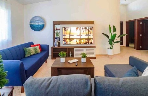 Urbanizacion Tavarez Villa | Large guest-friendly villa x 16 guests in Sosua, garden/pool, snooker, volley!