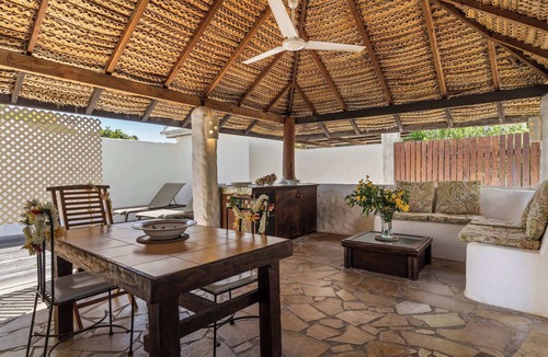 Teavaro House | Large Private Garden Bungalow for 2 people