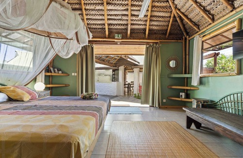 Teavaro House | Large Private Garden Bungalow for 2 people