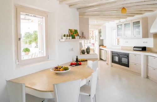 Psarou Villa | Lavish Mykonos Villa | Villa Kallisti | 5 Bedrooms | Sleeps 11 Guests
