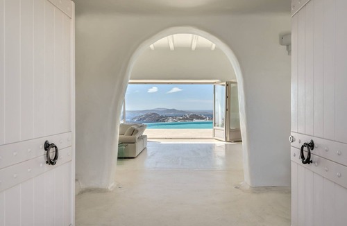 Psarou Villa | Lavish Mykonos Villa | Villa Kallisti | 5 Bedrooms | Sleeps 11 Guests