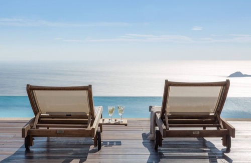 Psarou Villa | Lavish Mykonos Villa | Villa Kallisti | 5 Bedrooms | Sleeps 11 Guests