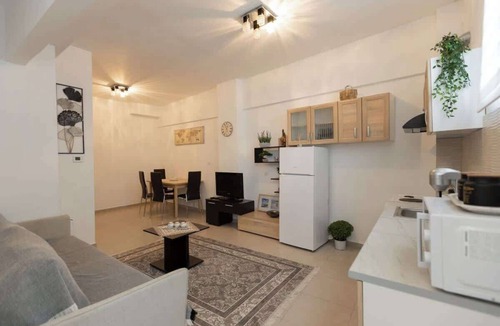 Neapoli-Sykies Apartment | Le Alex, Bright & Modern Escape near CityCenter