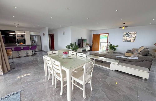 Faaa Apartment | Le Manahere – Spacious Apartment with Panoramic Views of Moorea - Faa'a