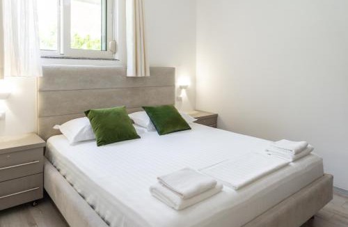 Qazim Pali Hotel | Le Monde 2