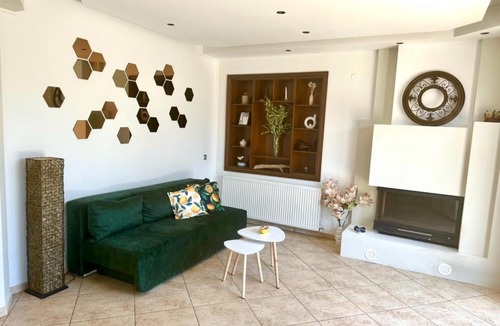 Nea Peramos House | Lemon Zest