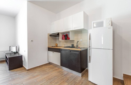 Nomikiana Apartment | Libyan Breeze — Apartment with Sea View, Private Pool, Garden & Wi-Fi