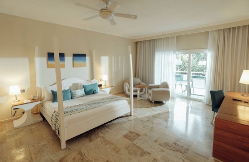 Puerto Plata Hotel | Lifestyle Holidays Vacation Resort - Spa Suites, Confresi Palms