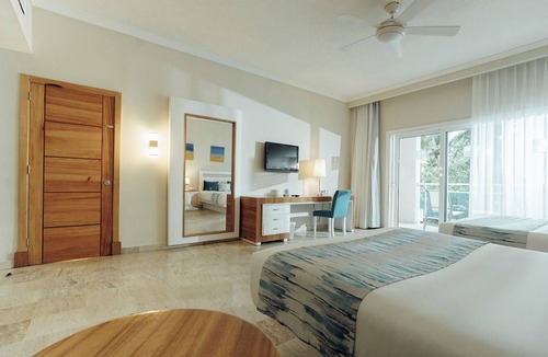 Puerto Plata Hotel | Lifestyle Holidays Vacation Resort - Spa Suites, Confresi Palms