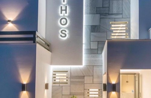 Tinos Town Hotel | Lithos Luxury Suites