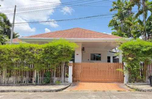 Si Sunthon Villa | Little Bird Villa