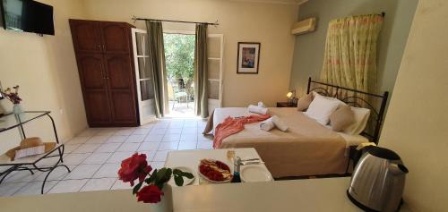 Lakka Apartment | LIvadi Studios with Pool