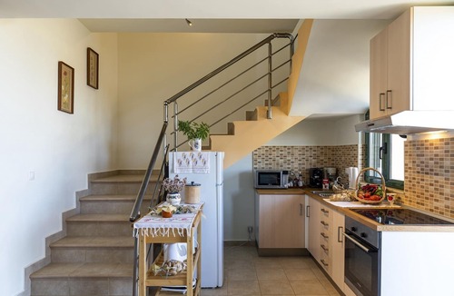 Lahania House | Live by the sea at House Almyra