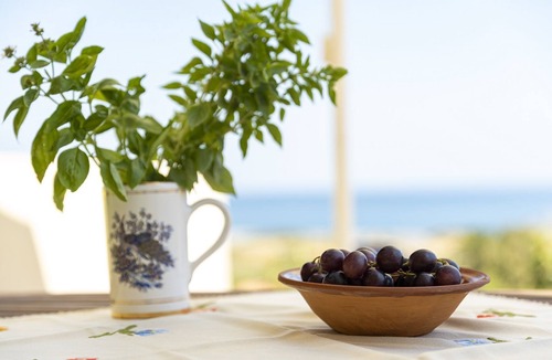 Lahania House | Live by the sea at House Almyra