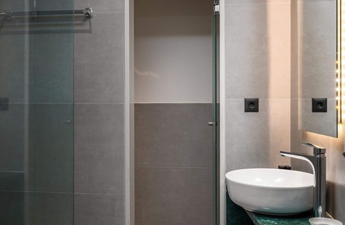 Kontokali Hotel | Loadstar Rooms & Suites