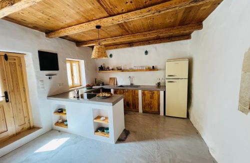 Kamilari Apartment | LOCOMONDO