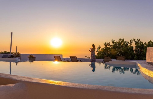 Pyrgos Apartment | Loft Kaves Pool & Bar Suites