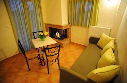 Bouzaiika House | Long View Resort & Spa Rooms & Apartments