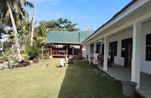 Katiet House | Losmen katiet beach front, lances right surf camp peter Homestay