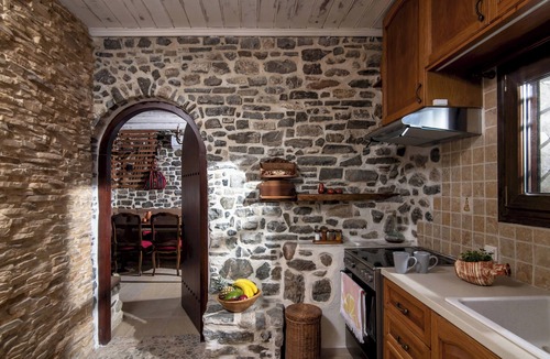 Vizari Apartment | Lotzetta Giannios Suite with Hot Tub by Estia