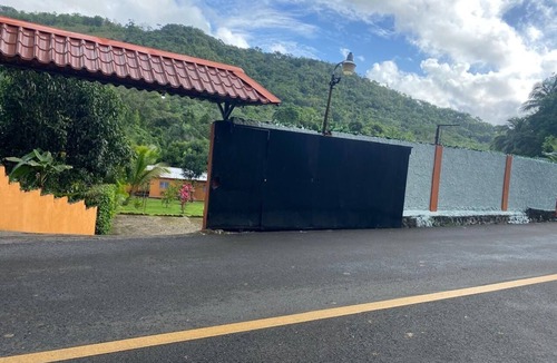 Piedra Blanca House | lugar lleno de paz con 4 habitaciones, piscina y rio dentro de la propiedad