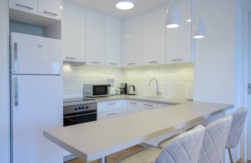 Athens City Centre Apartment | Lush Emerald apt. steps from the Acropolis!