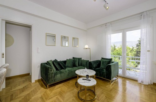 Athens City Centre Apartment | Lush Emerald apt. steps from the Acropolis!