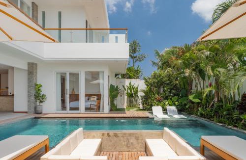 Berawa Villa | Lux 500sqm 5BR Villa, 400m to FINNS & Canggu Beach