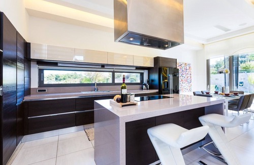 Platanias Town Villa | Lux Villa 600mt to beach★Gym & Basketball ★Heated pool★100 mt to Taverna