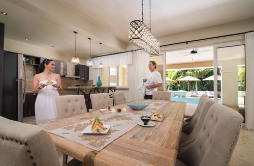 Los Maestros House | Luxe All-Inclusive Villa w/Private Pool & Hot Tub
