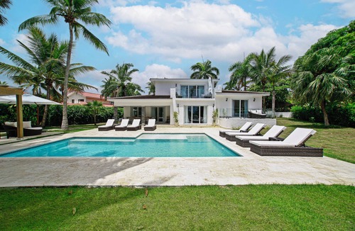 Los Maestros House | Luxe All-Inclusive Villa w/Private Pool & Hot Tub