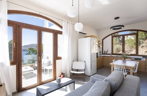 Leros House | Luxuriöse, abgelegene Villa mit fantastischer Au by Interhome