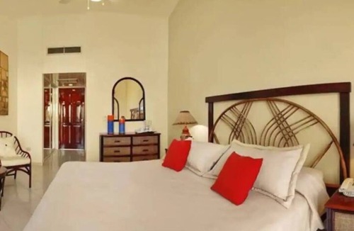 Los Brazos House | Luxurious 2 Bedroom Presidential Suite