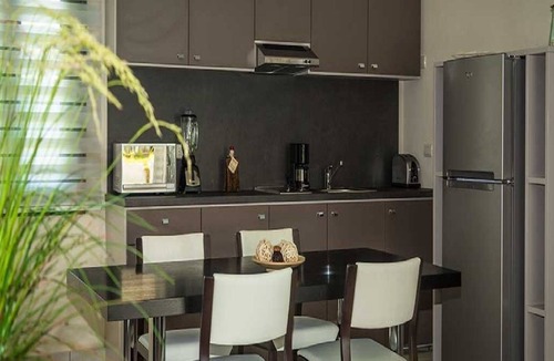 Los Brazos House | Luxurious 2 Bedroom Royal Suite
