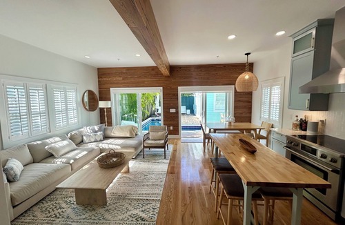 Old Town House | -LUXURIOUS 4 Bd, 3.5 Bth off DUVAL-OLD TOWN-Modern, Pool/hot tub-Separate Studio