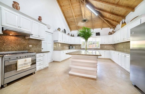Los Lagos Villa | Luxurious 5-bedroom Villa Oasis in Casa de Campo