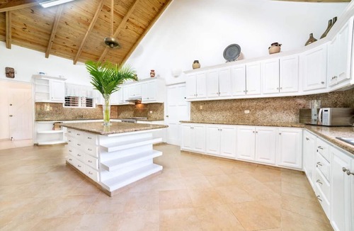 Los Lagos Villa | Luxurious 5-bedroom Villa Oasis in Casa de Campo