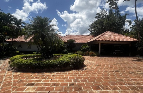 Los Lagos Villa | Luxurious 5-bedroom Villa Oasis in Casa de Campo