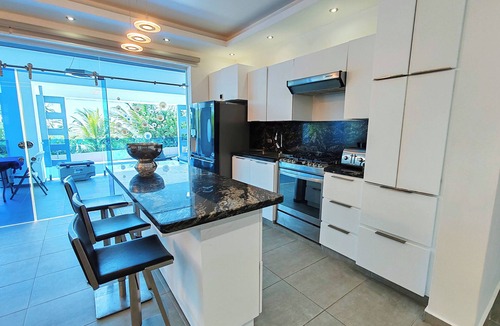 Montellano Villa | Luxurious 12BR Estate with Pools and Entertainment – 14 Minutes from Airport