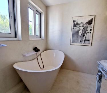 Porto Rafti Apartment | Luxurious studio apartment close to the beach and airport