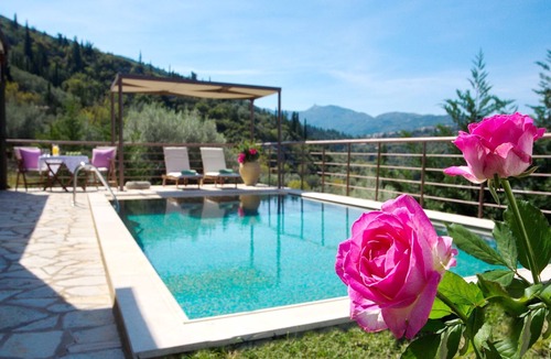Sfakiotes Villa | Luxurious villas with sea view villa Irida