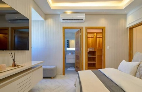 Evaristo Morales Apartment | LUXURY 1BR CITY APARTMENT w/pool AND GYM