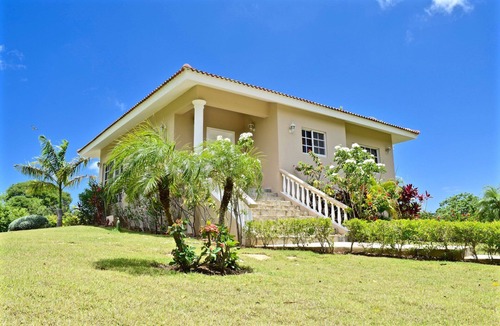 Urbanizacion Tavarez Villa | Luxury 2-BD villa in gated central residence, guest-friendly, Wi-Fi, cable TV